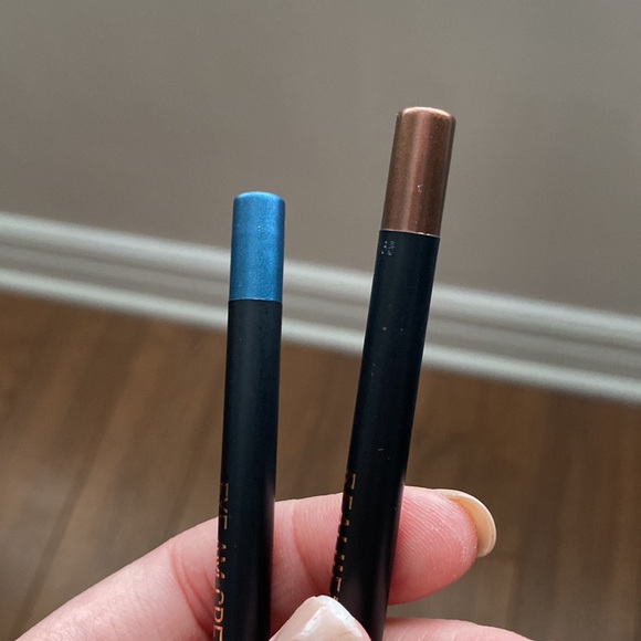 🌟$5 add on 🌟 RealHer Metallic Eyeliner Duo - Picture 3 of 7
